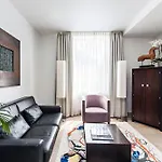 Burns Art Hotel