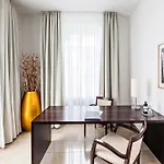 Burns Art Hotel