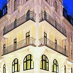 Burns Art Hotel