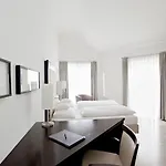 Burns Art Hotel 4*
