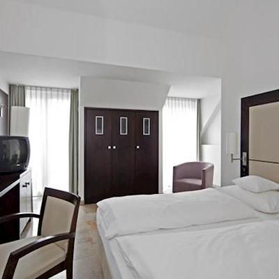 Burns Art Hotel 4*