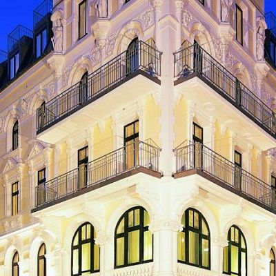 Burns Art Hotel