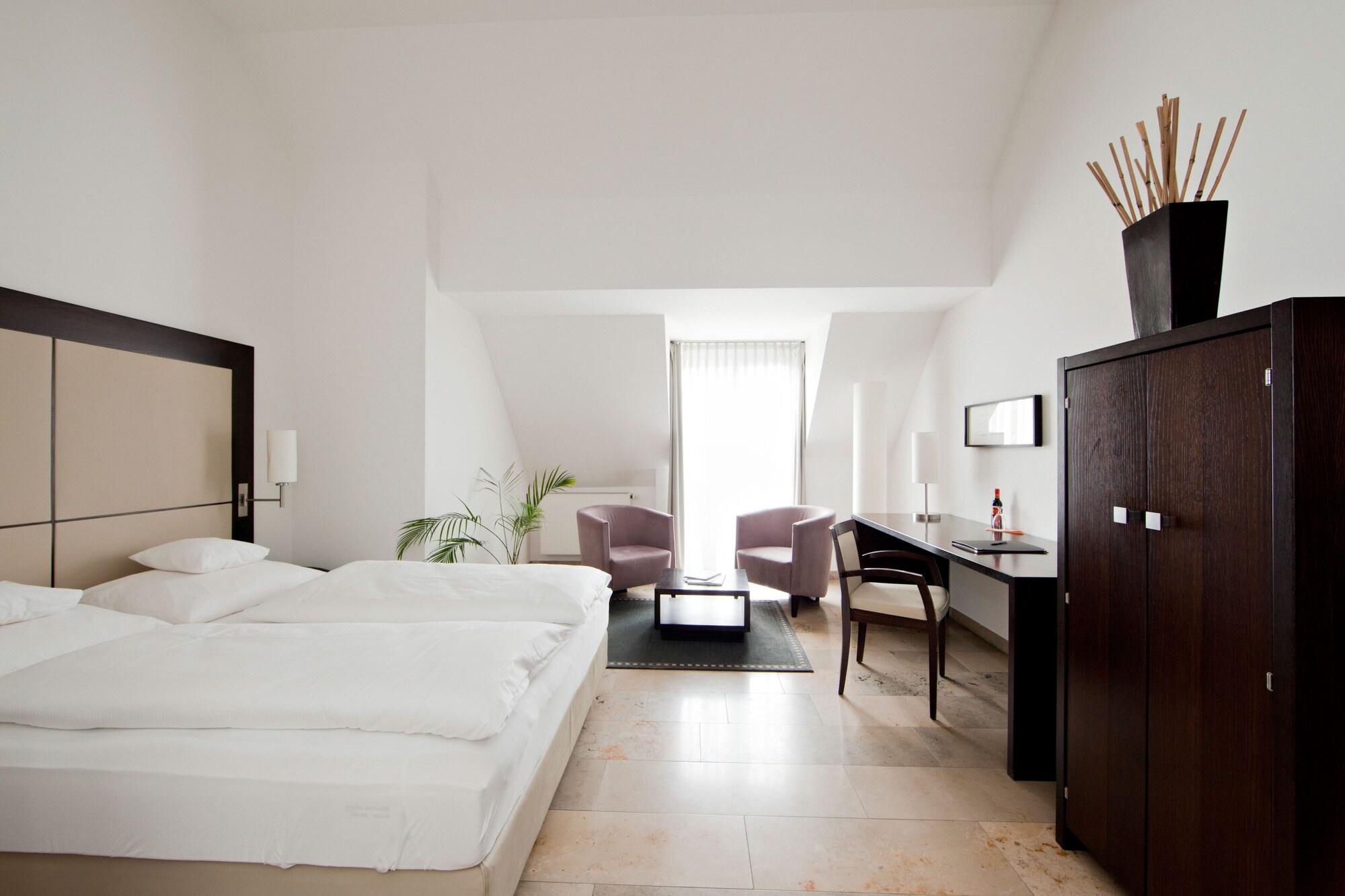 Burns Art 4* Düsseldorf