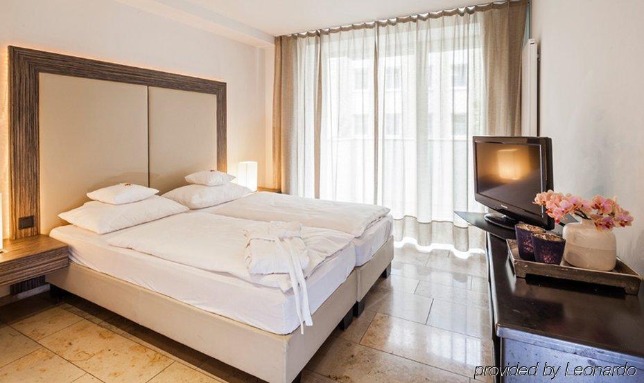 Burns Art 4* Düsseldorf