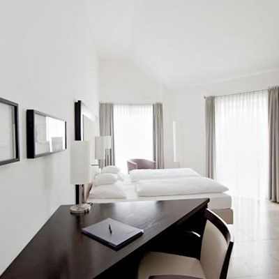 Burns Art Hotel 4*